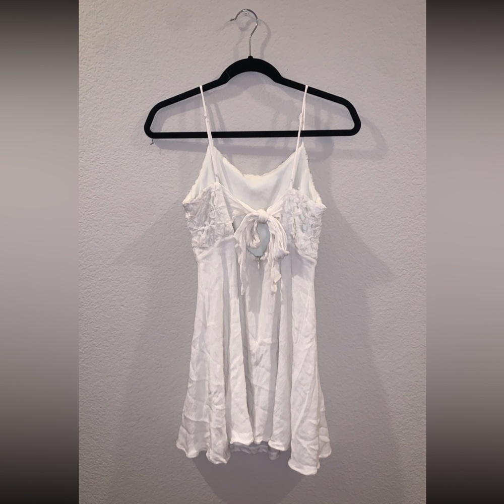 Super Cute Floral Tie/Zip Back Dress - Picture 3 of 7